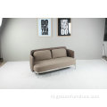 Moderne chromen stalen basis en comfortabele stoffen tapesofa